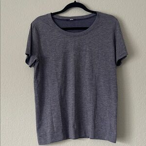 Lululemon women’s swiftly tech 2.0 hip length short sleeve shirt